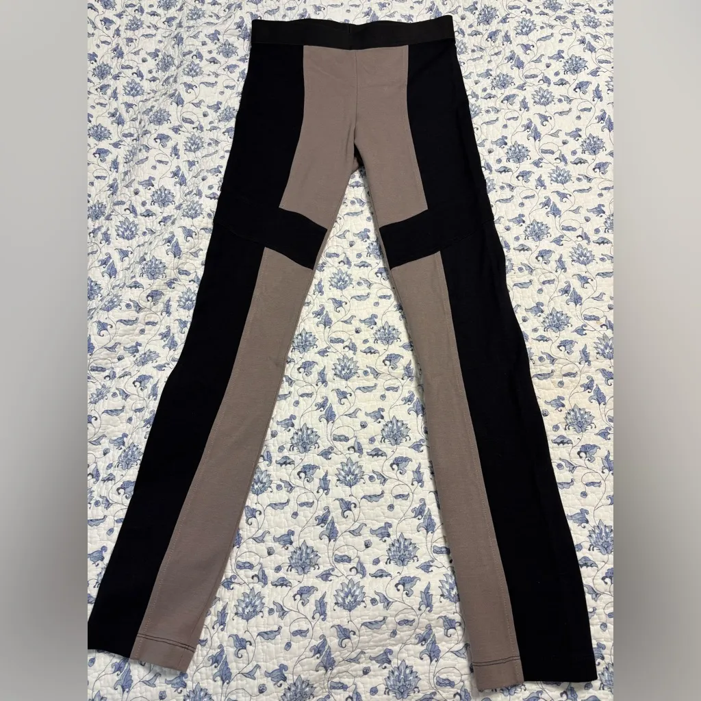 BCBGMaxAzria Tan and Black legging pant size Small - Image 2