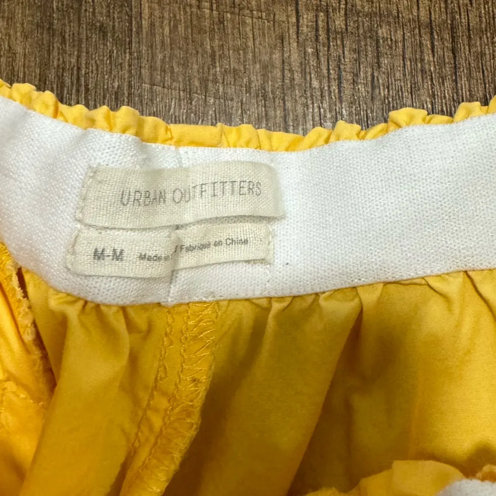 Urban Outfitters Paperbag Pleat Shorts Sz Medium Sunny Yellow - Image 8