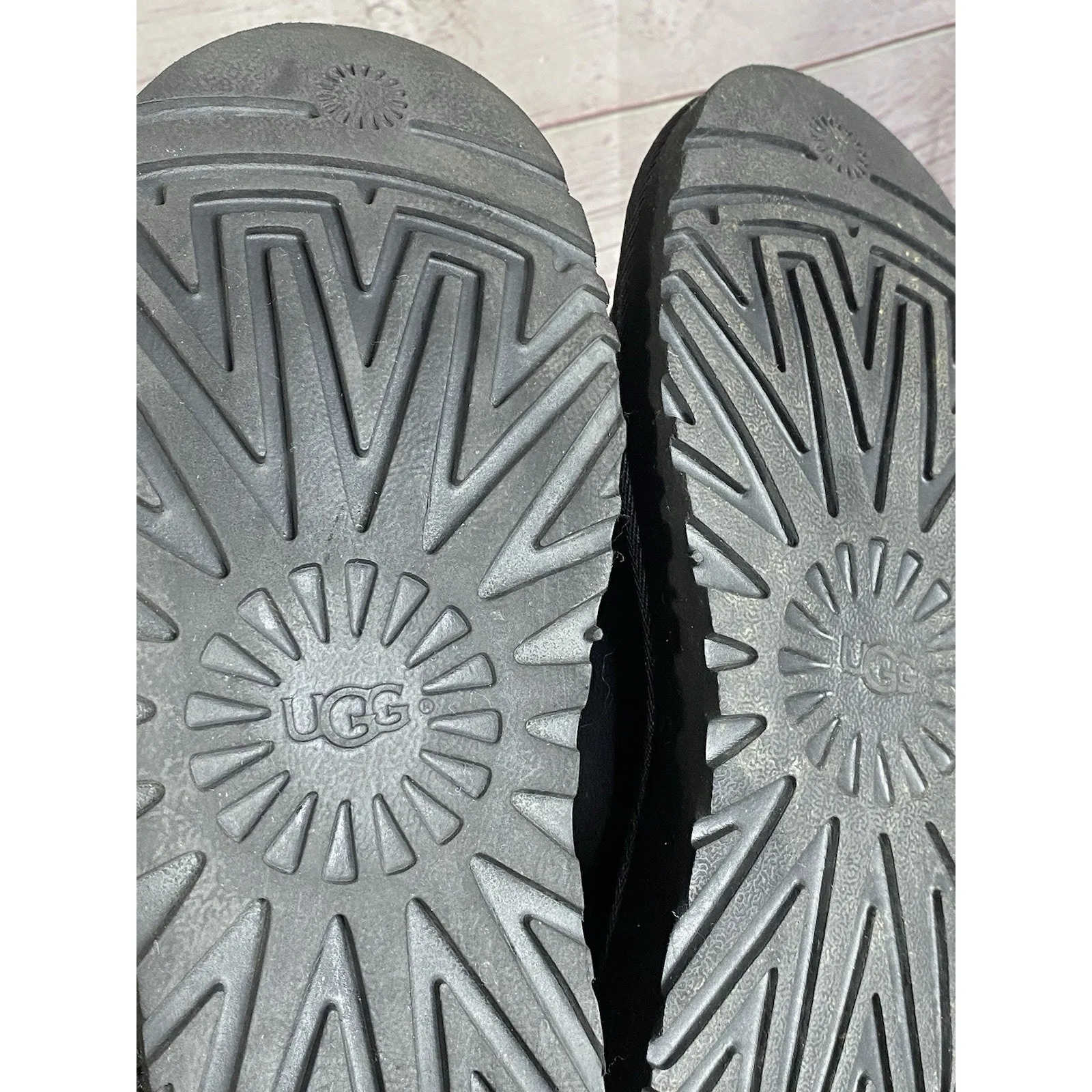 UGG Australia Daelynn Winter Boots Womens Size 8 EUR 39 Black Leather Sheepskin - Image 9