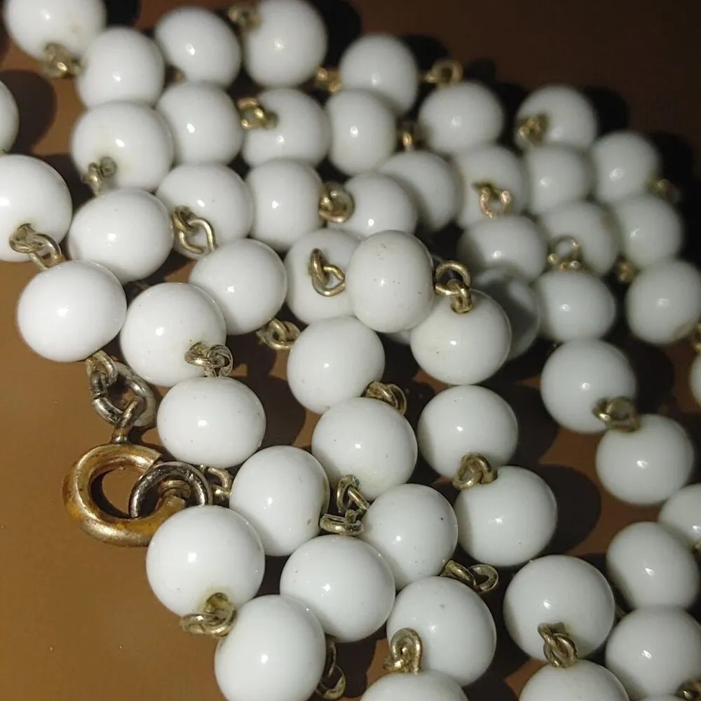 Vintage Smooth Milk Glass Bead Necklace 36 inch Length Gold Tone Clasp White - Image 4