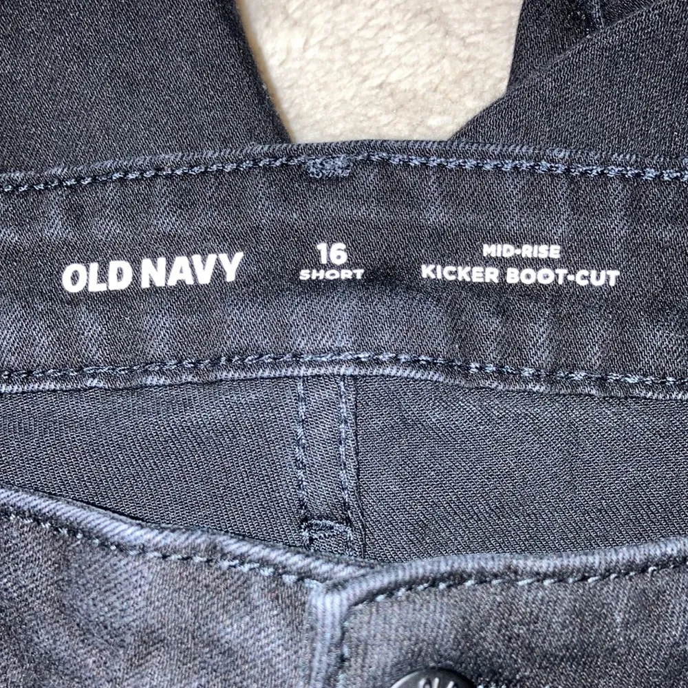 Old Navy Mid-Rise Kicker Boot-Cut Jeans, 16 short - Image 4
