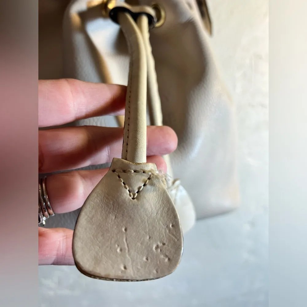Dooney&Burke Vintage rare collectible bag, amazing bucket drawstring, ivory - Image 4