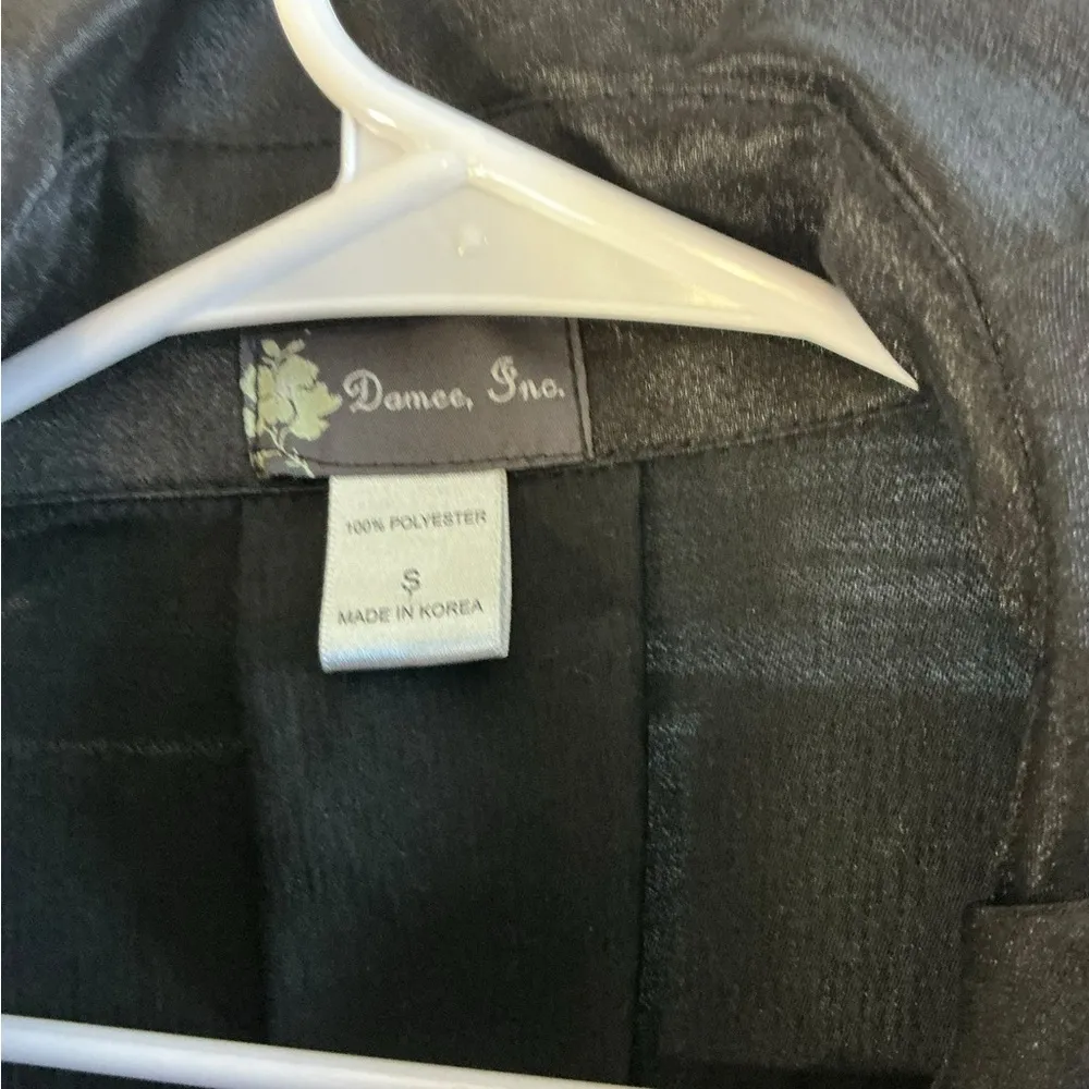 DAMEE NYC BLACK LONG
SWING JACKET WITH
POCKETS - Image 7