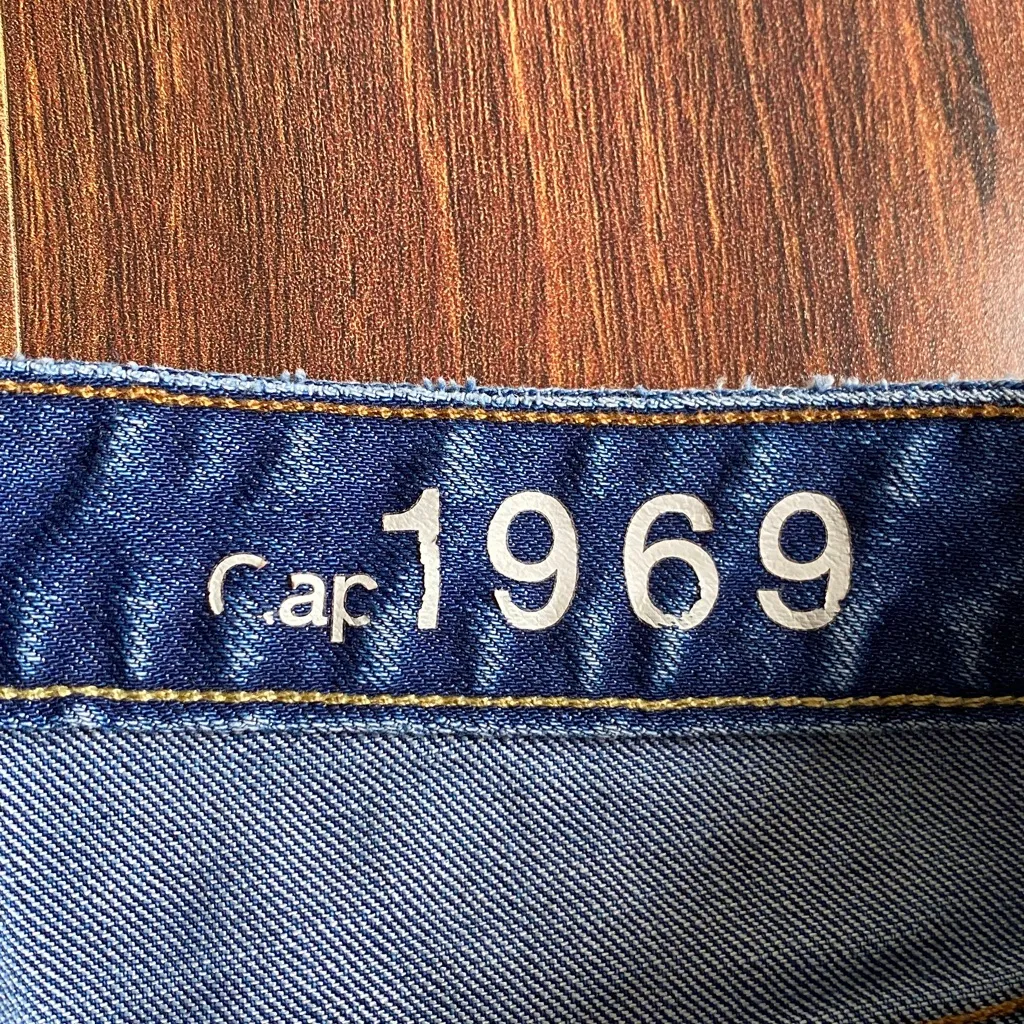 4/$20 GAP 2.5” Slim Cut Offs Rolled Cuff Whisker Denim Shorts Sz 6/28 - Image 3