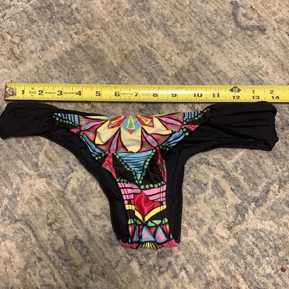 PILYQ lotus flower bikini bottoms. New - Image 10