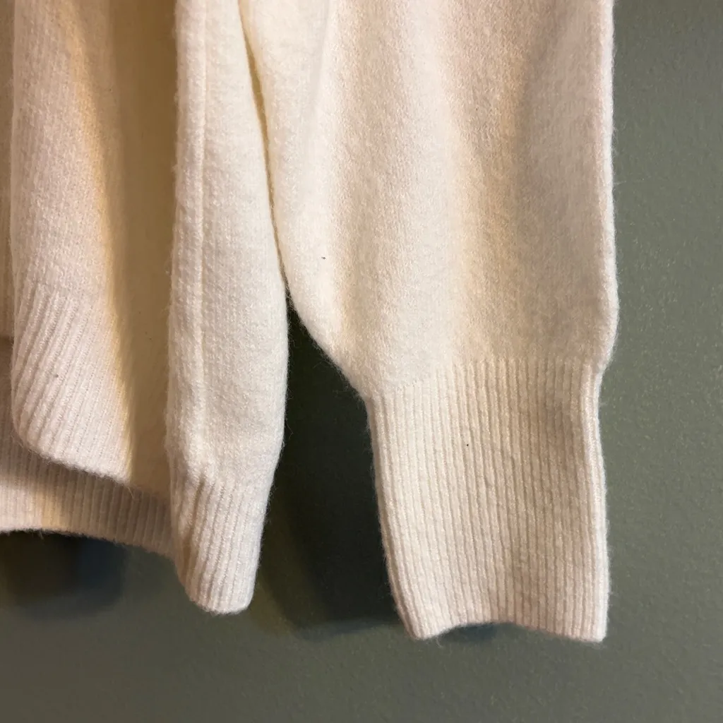 Vince Camuto Size Large Elegant White Turtleneck Sweater - Image 4