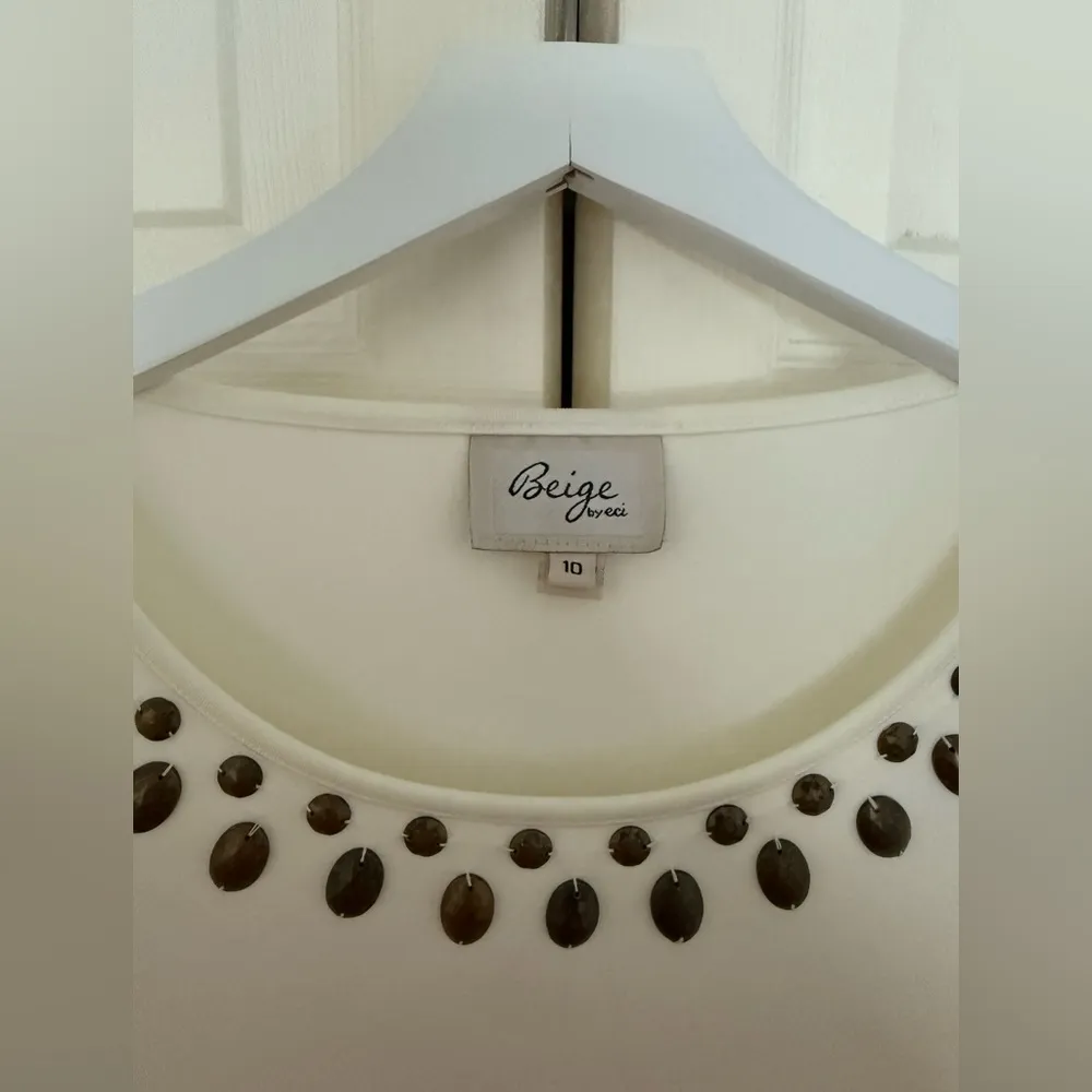 Beige by Eci Off White Cap Sleeve Dress with Bronze Beads Gemstones Size 10 - Image 3