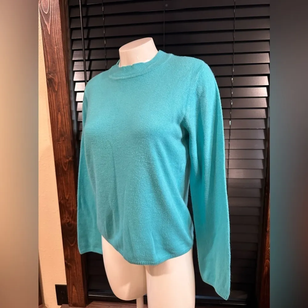 EUC Kim Rogers Sweater Shirt Womens  Soft Cashmalon Blue Classic Crew Neck Sz M - Image 2