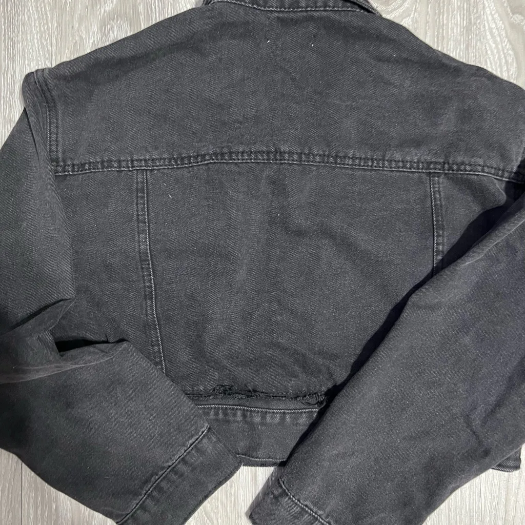 Forever 21 Black Cropped Denim Jacket Size M Button Front - Image 8