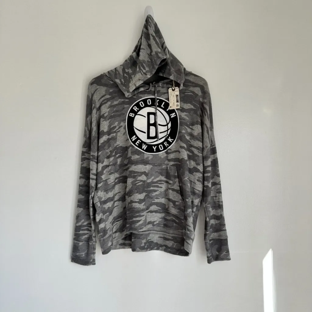 Tailgate Brooklyn Nets Soft Gray Camo Hooded Sweater Size S - Image 7