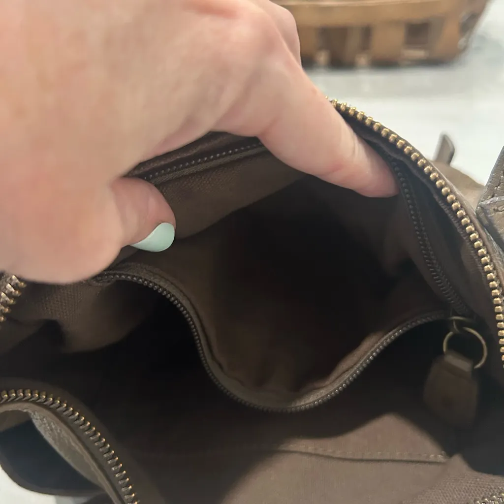 Frye Medium Leather Shoulder Purse with Adjustable Strap - Image 7