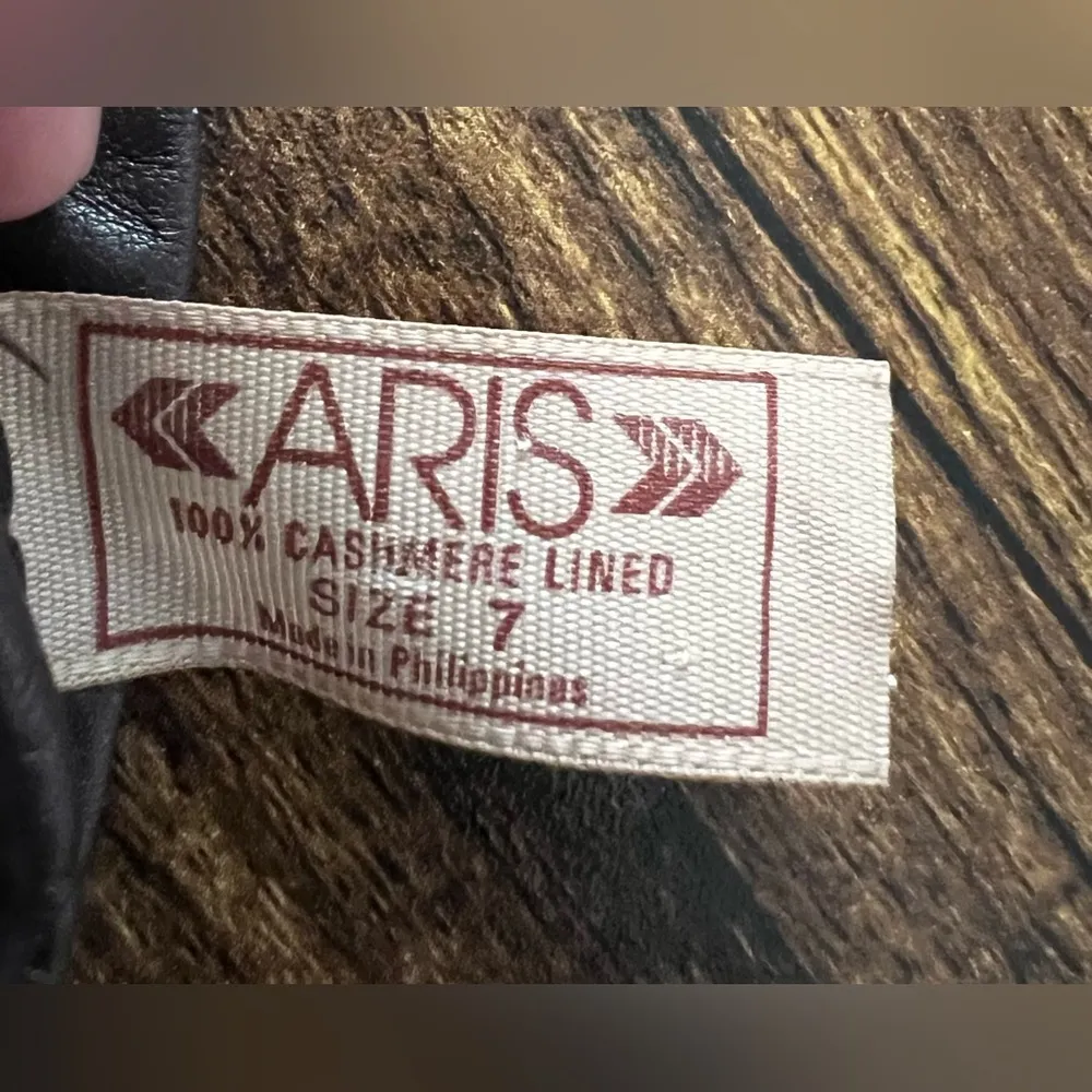 VINTAGE: Aris | womens leather, cashmere lined driving gloves. Size: 7 - Image 9