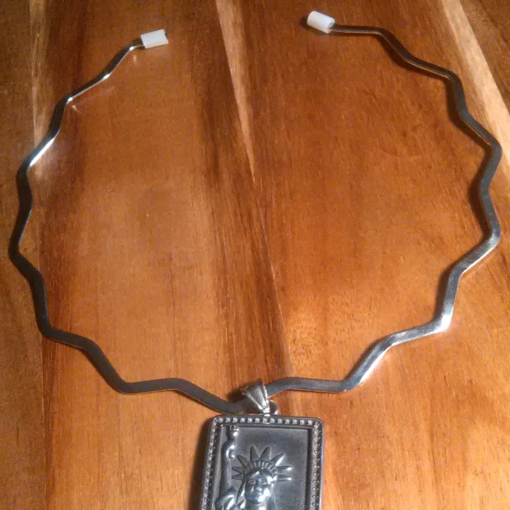 Statue of Liberty Stainless Steel Choker Necklace (16 Inch) - Image 4