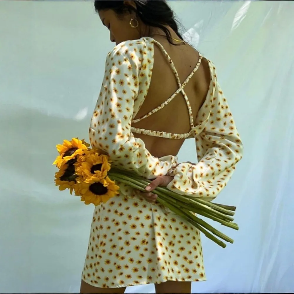 NWT WeWoreWhat Mini Slip Skirt Ditsy Daisies Floral Ivory Multi Print Size Small - Image 2