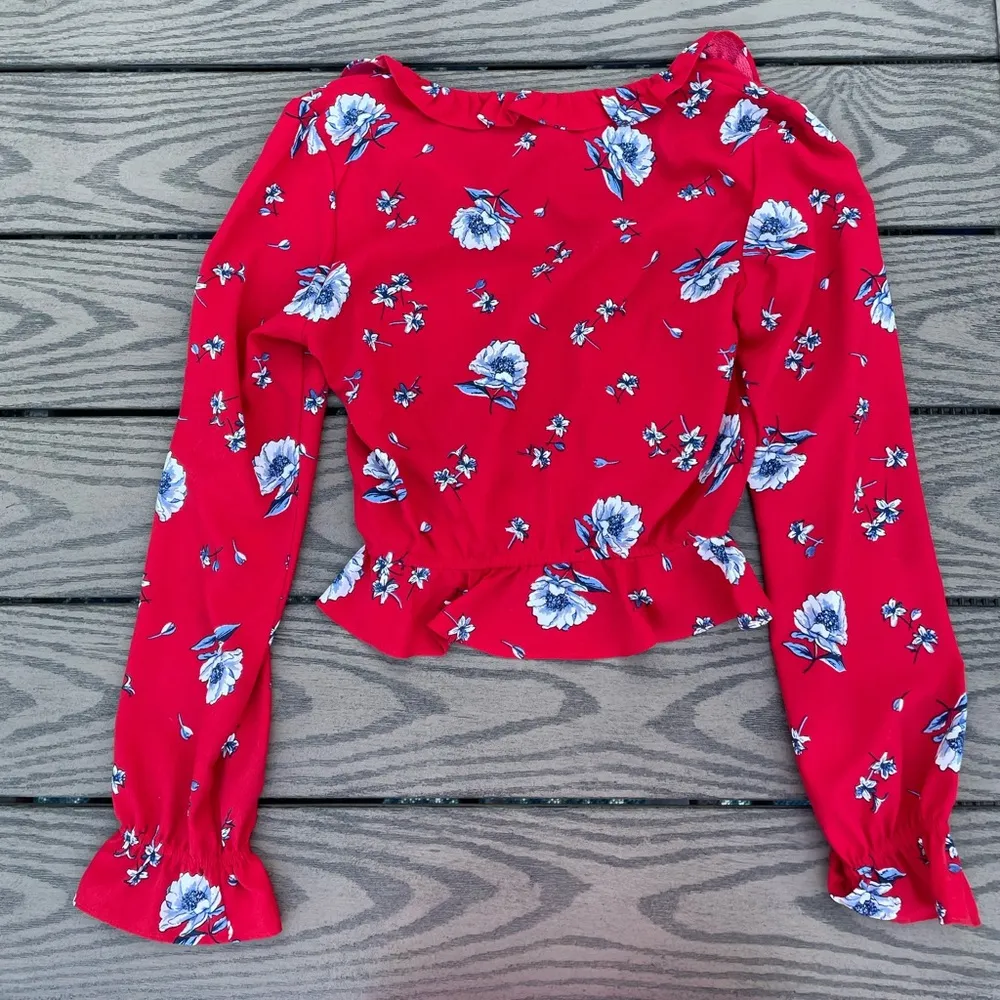 H&M Size 0 Red Floral Long Sleeve Ruffle Crop Blouse Top V-neck Divided by H&M - Image 3