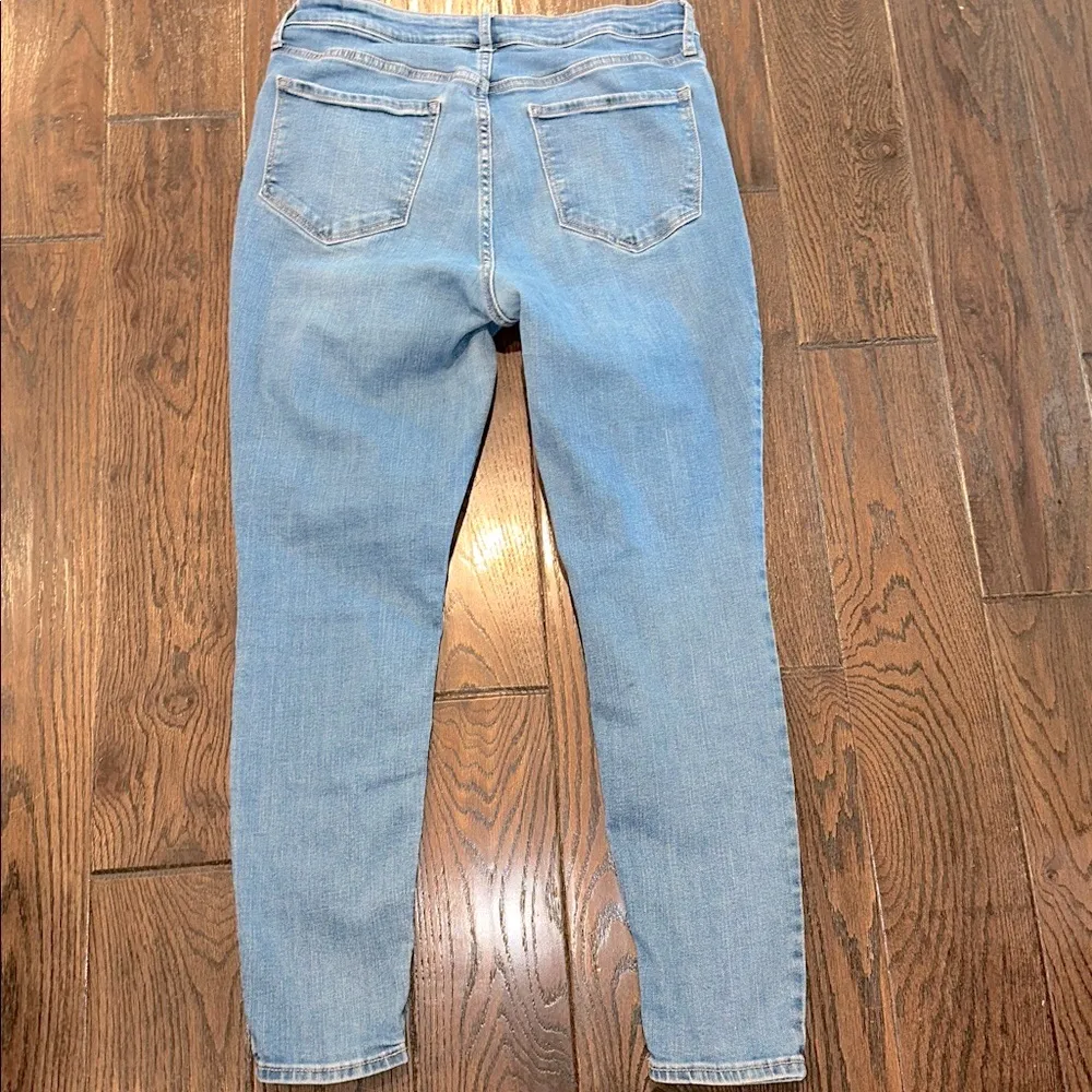 Old Navy Women's Sky Blue high rise rockstar super Skinny Jeans size 14 - Image 7