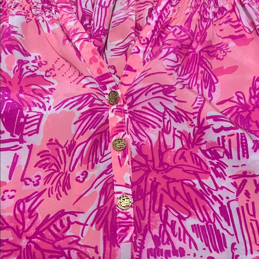 Lilly Pulitzer Pink and White Patterned Top v neck like new 100% silk size XS - Image 3