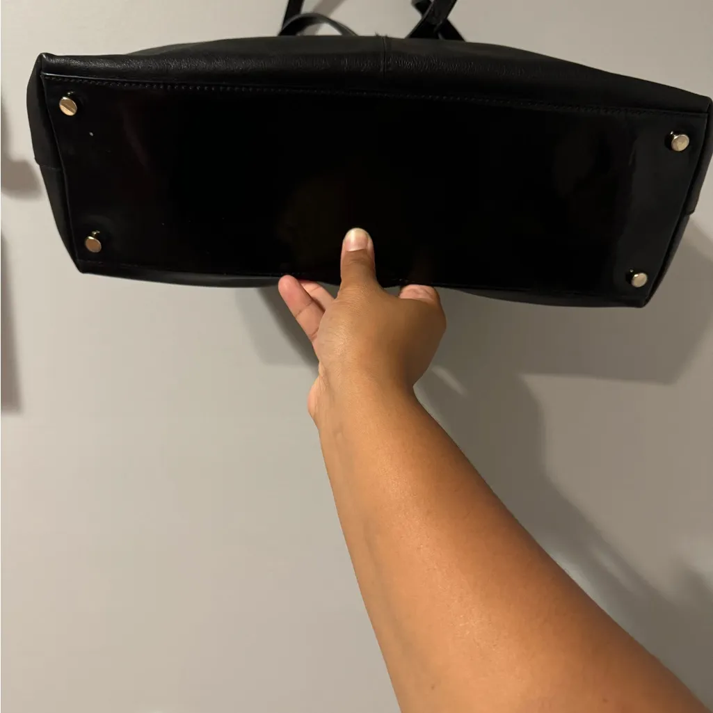 Kate Spade‎ Black Patent Leather Bow Accent ToteC - Image 4