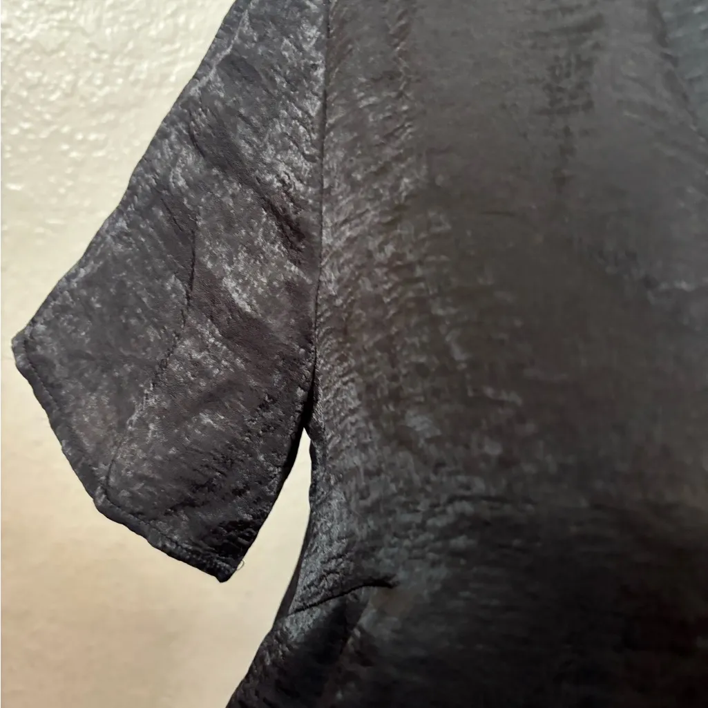 Forever 21 Black Short Sleeve V-Neck Top - Image 3