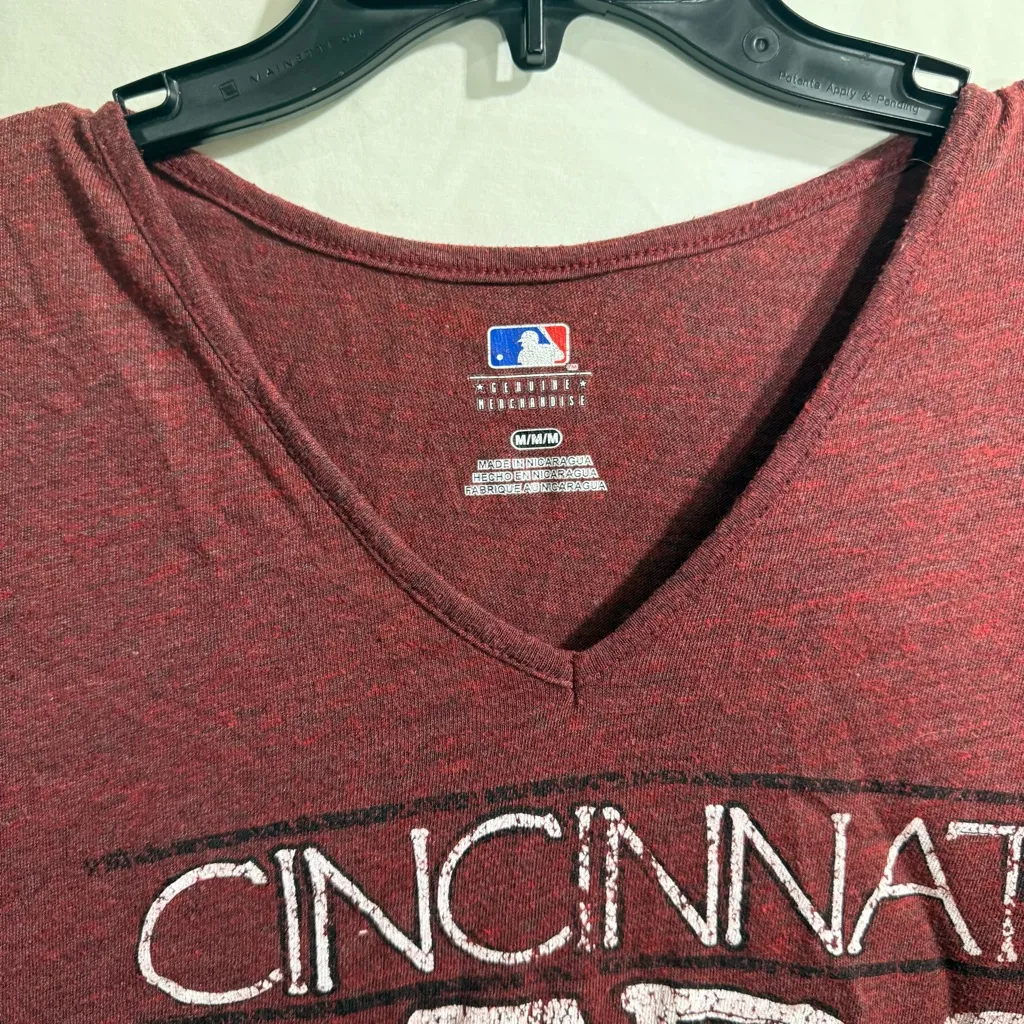 Genuine Merchandise Heather Red/Black MLB V-Neck Tee Cincinnati Reds Size M - Image 3