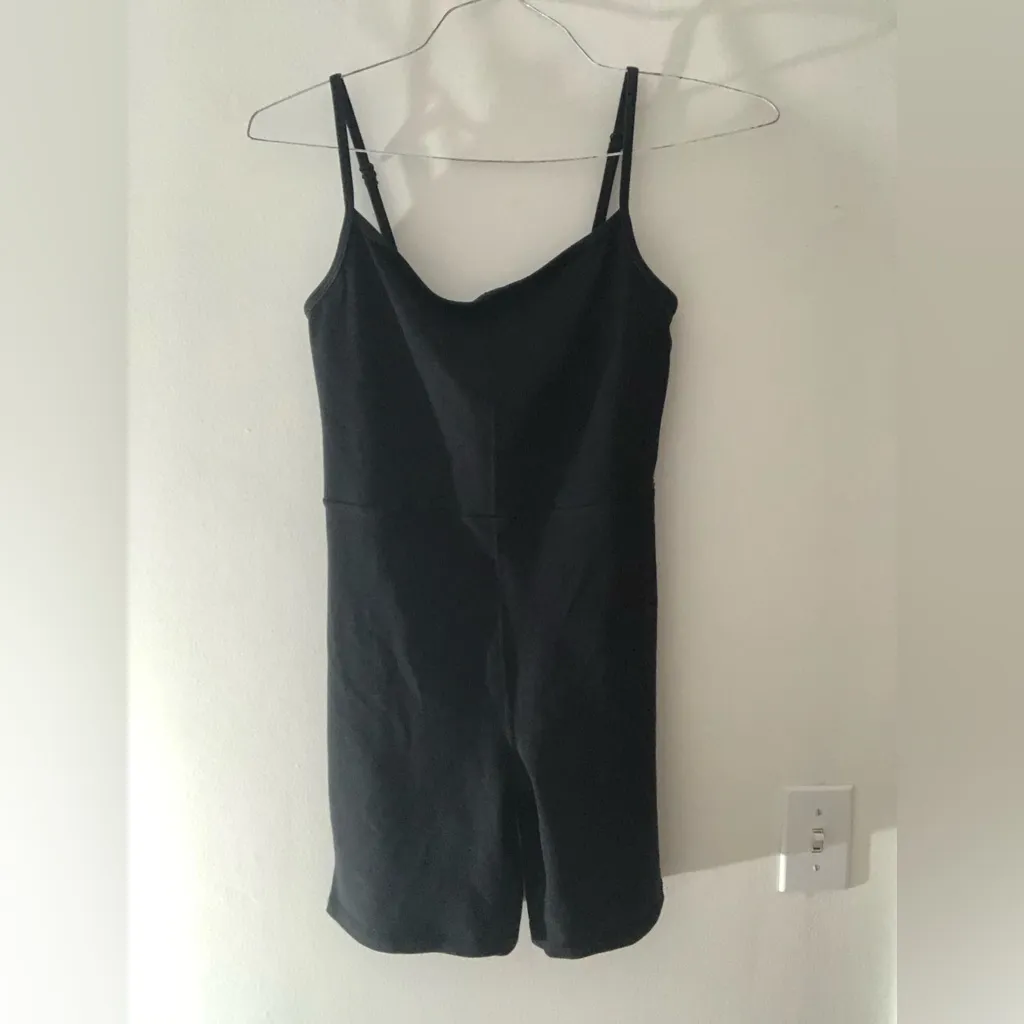 Wilfred Free Aritzia Freestyle 7” Romper Athletic Shortall in Black Size Small - Image 4