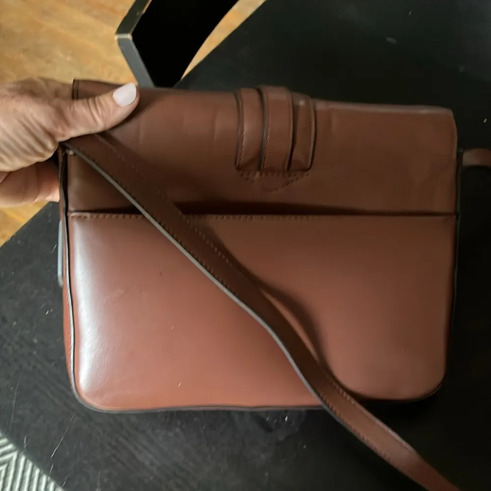 brown leather purse in GUC. - Image 3