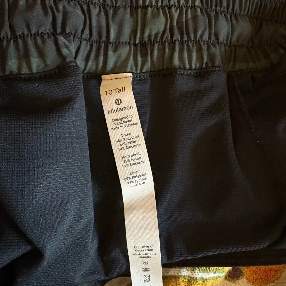 Lululemon Black Athletic Shorts Hottie Hot - Image 3