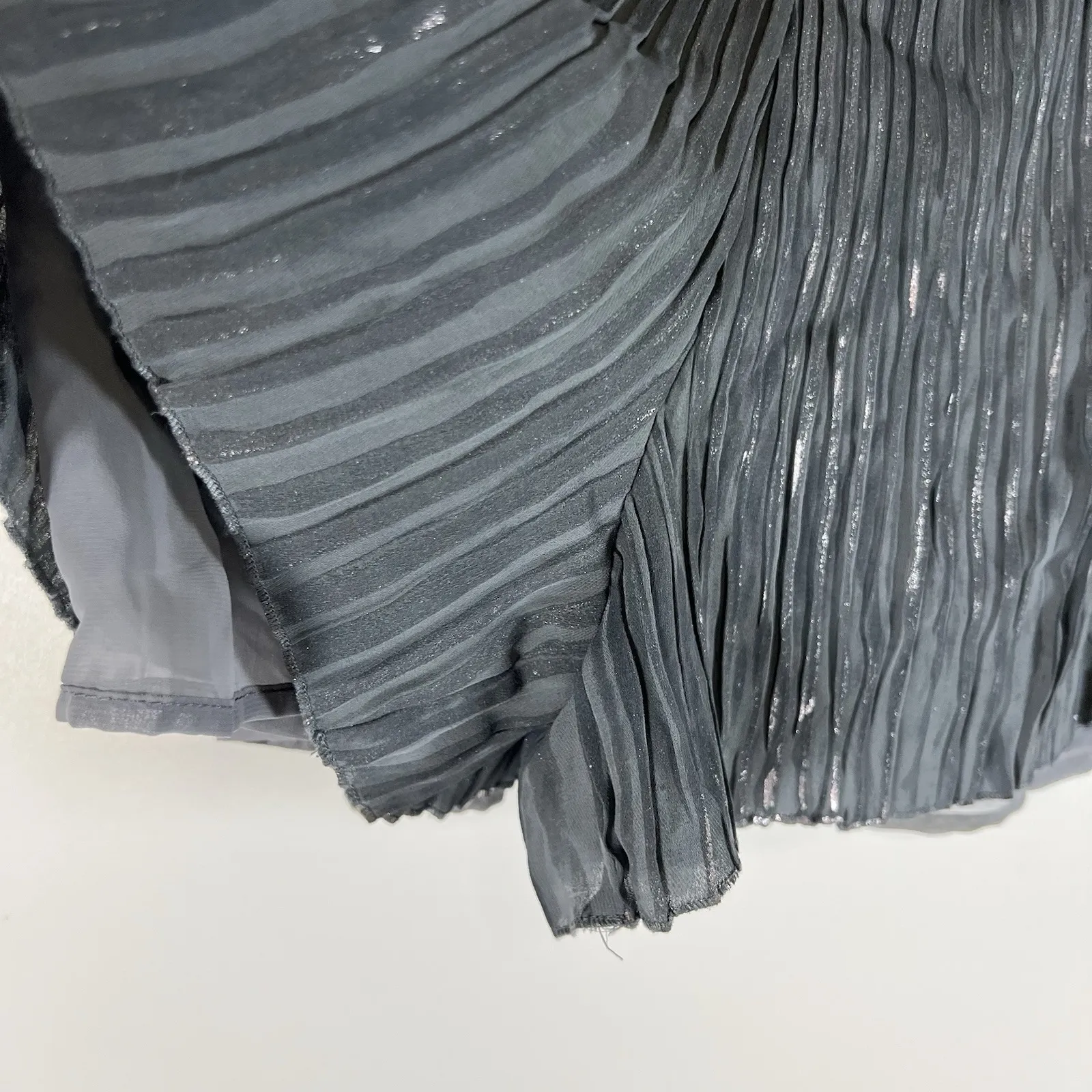 Free People Gray Blue Pleated Shorts Women's Size Large Sparkly Boho‎ Designer - Image 2