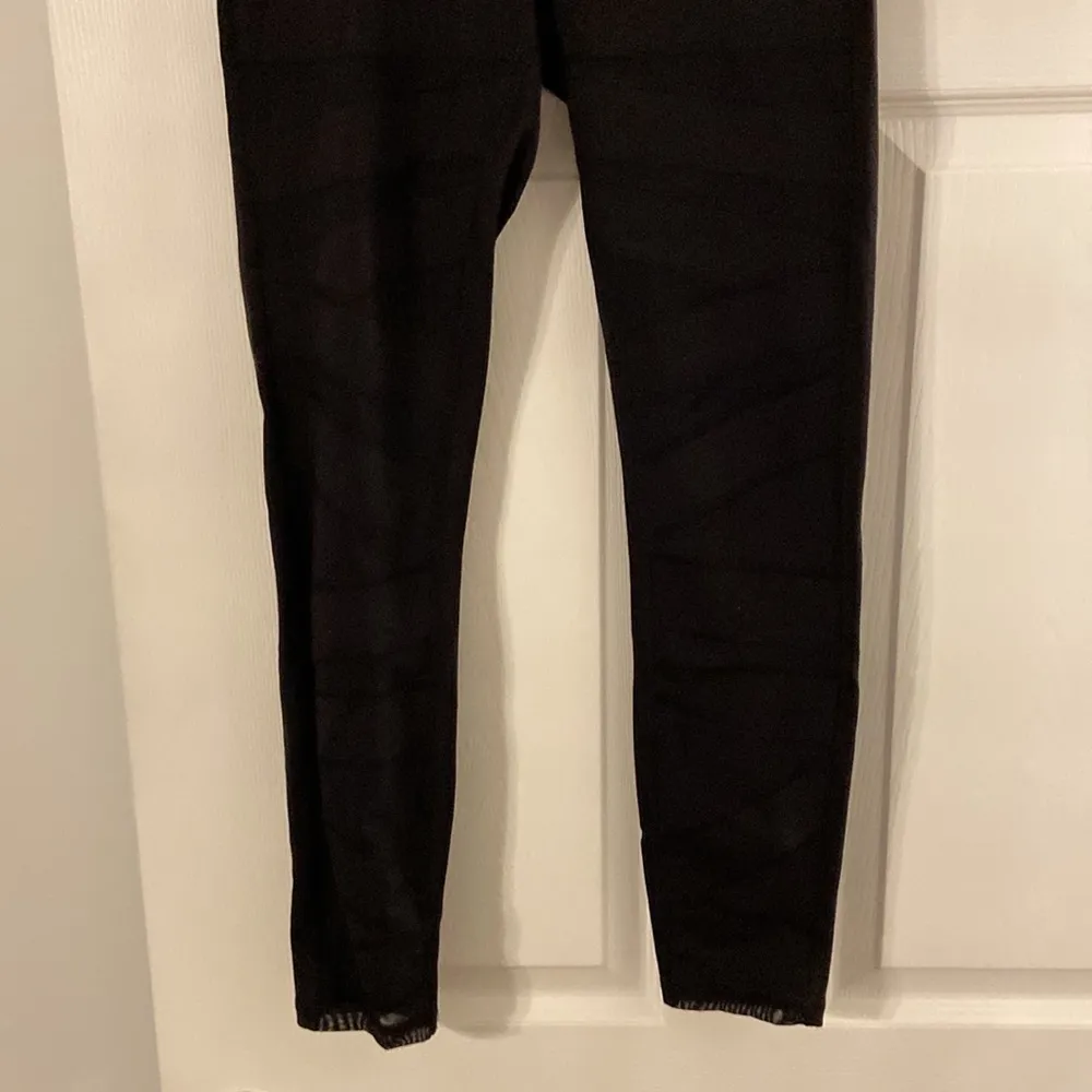 Lululemon Leggings size 6 good condition there is some pilling see photos - Image 3