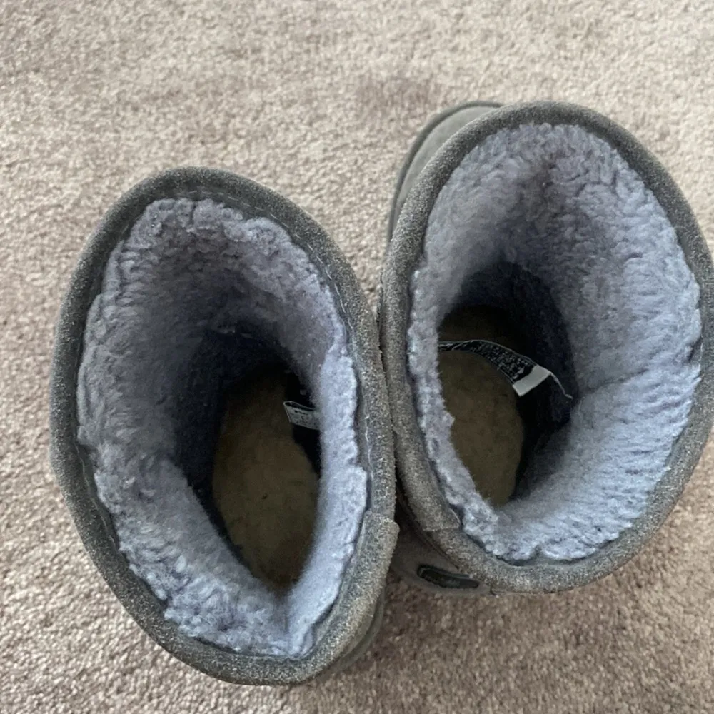 BEARPAW Elle Short Suede Shearling Gray Boots SIZE 9 - Image 4