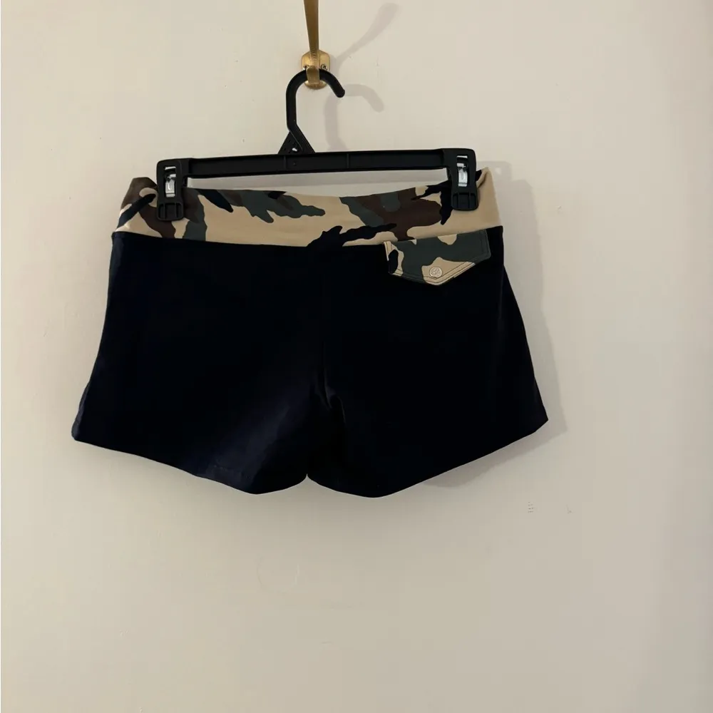 vintage micro mini athletic shorts black with camo detail size M Size M - Image 4