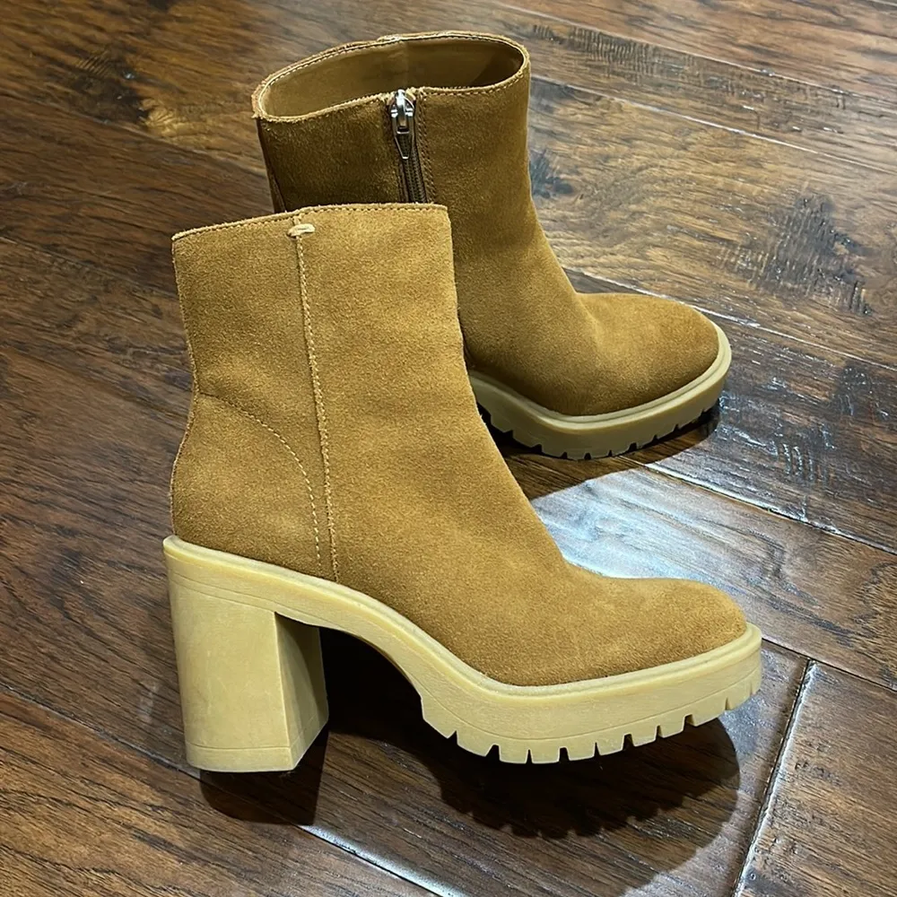 Dolce Vita caster boot 6.5 - Image 3