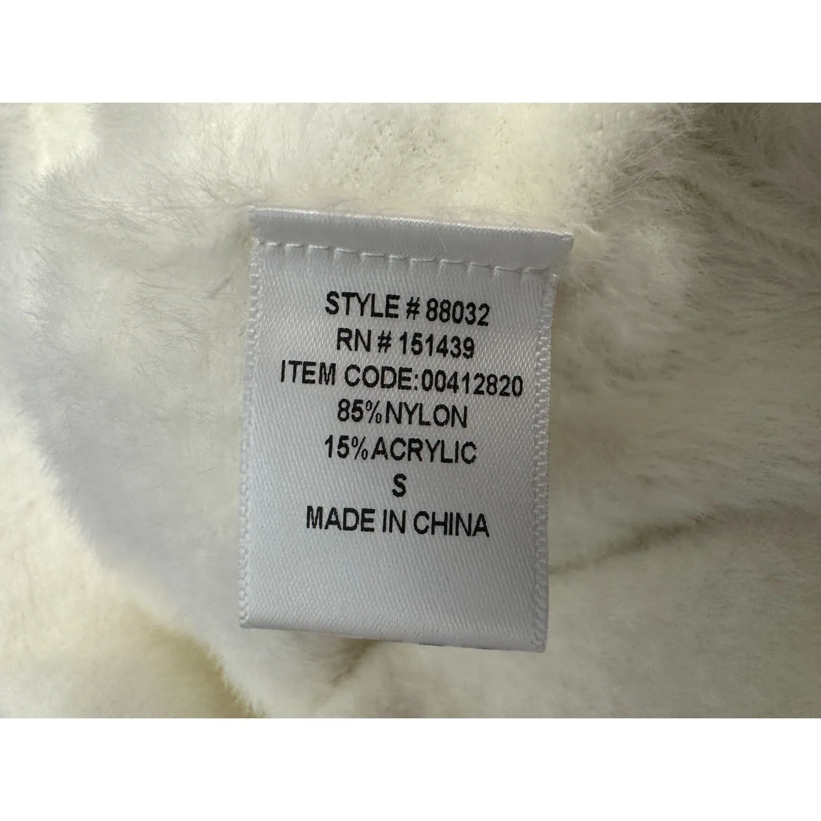 Forever 21 Fuzzy Cozy Sweater Crop Top Cream Size Small NEW with Tags - Image 2