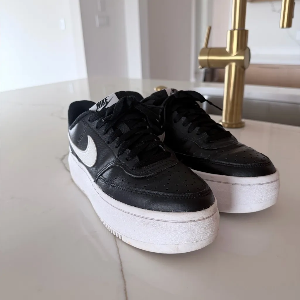 Nike Black and White Low-Top Sneakers - Image 4