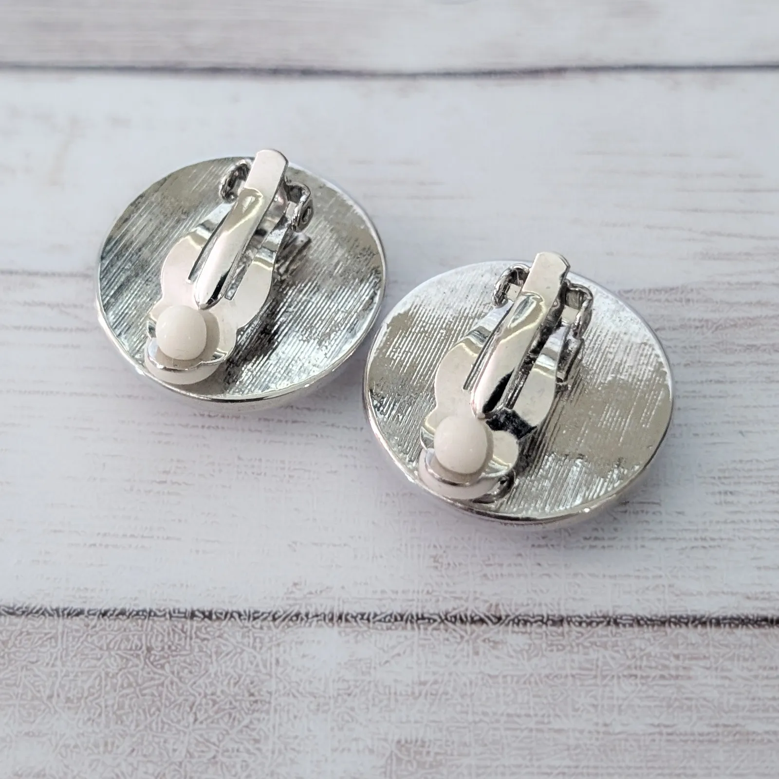 Vintage Clip On Earrings Pale Yellow/Beige & Silver Tone Large Circular - Image 5