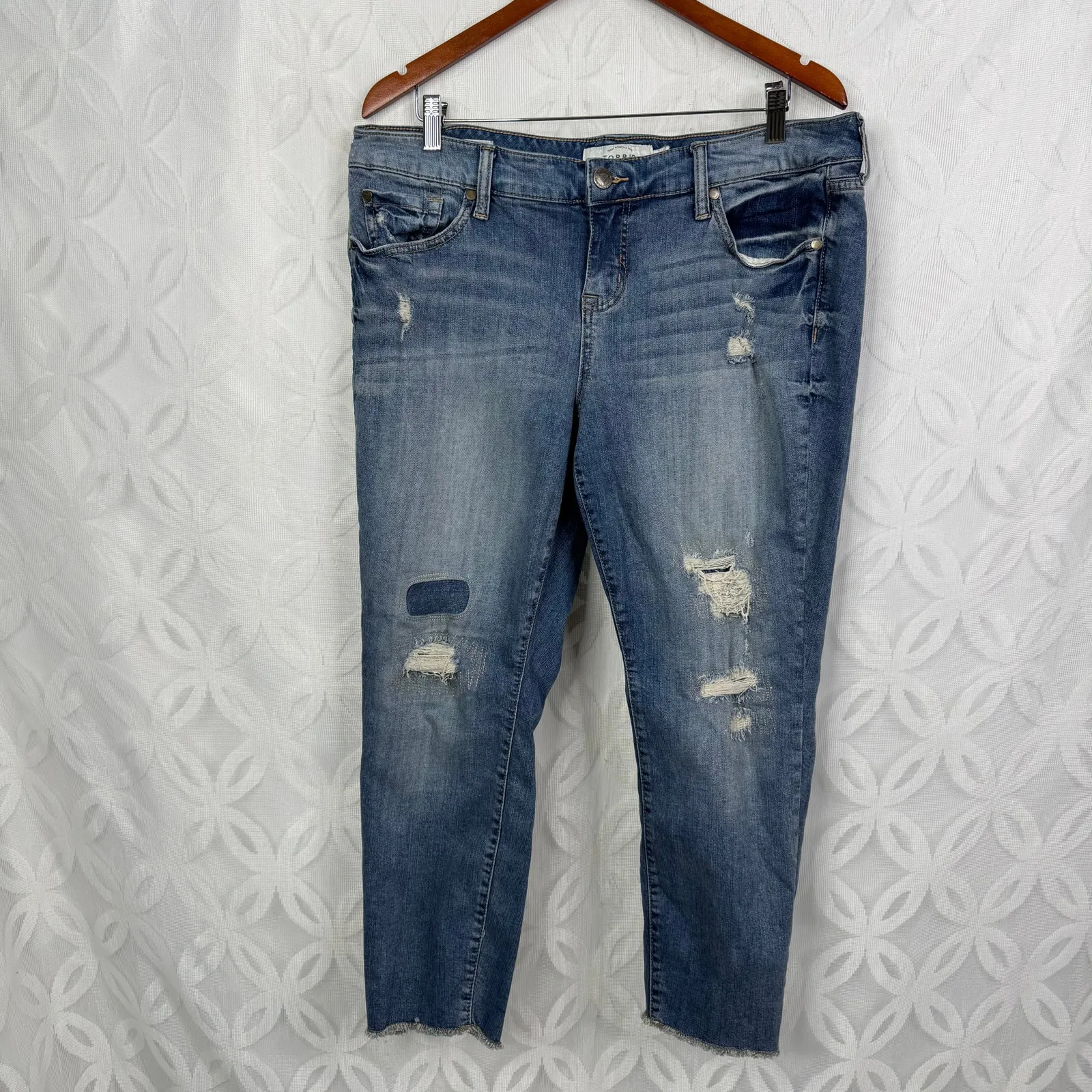 Torrid Ankle Skinny Patch Distressed Raw Cut Jeans‎ Size 16 - Image 4