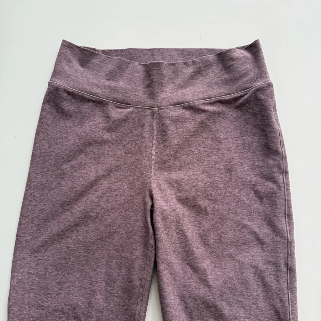 Vuori Heather Hazel Mid Rise Elevation Slim Bootcut Cropped Leggings size Medium - Image 4