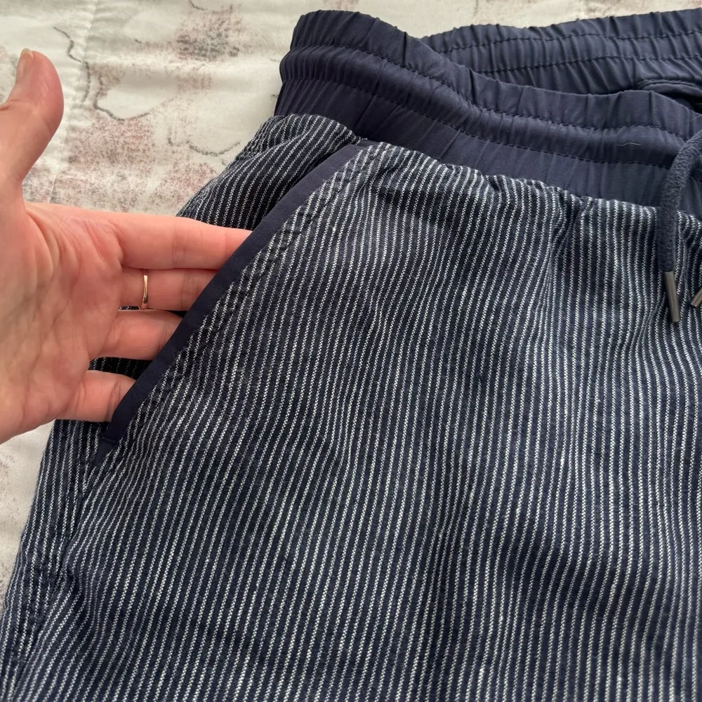 Athleta Bali 100% linen navy blue striped pulll on drawstring pants, size 10 - Image 6