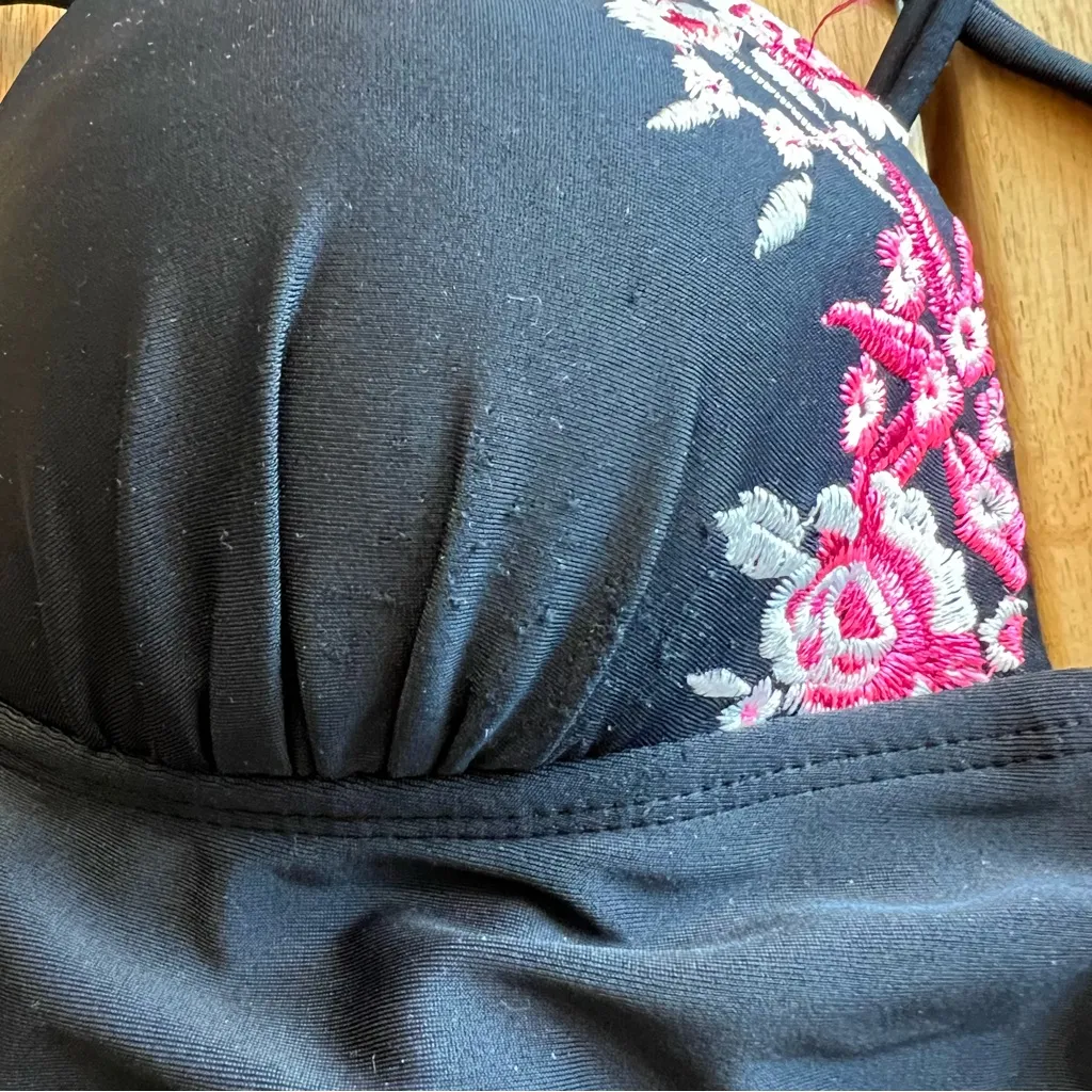 Hula Honey Black Embroidered Floral Bikini Top Size M - Image 3