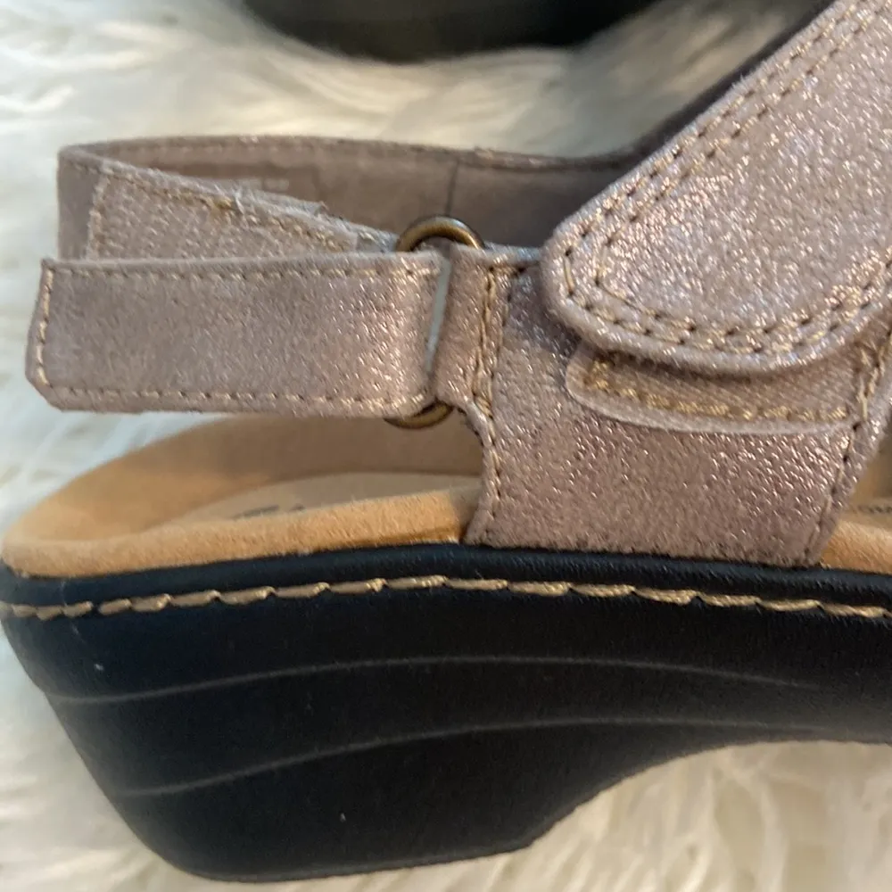 Clark Collection Women's Sandals Silver/Bronze color size 8 brand new - Image 3