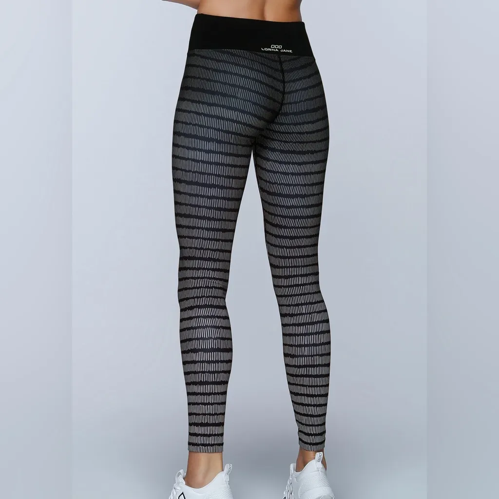 NEW Lorna Jane Rapid Core Full Length Black and White Stripe Ombré Leggings | S - Image 7