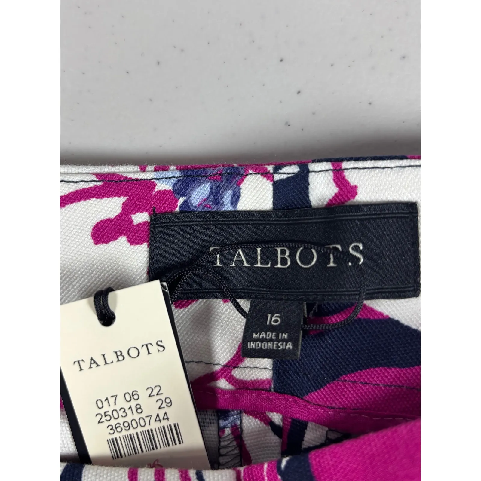 Talbots NWT Floral Cotton Stretch Shorts 16 Tropical Coconutgirl Pink Navy - Image 3