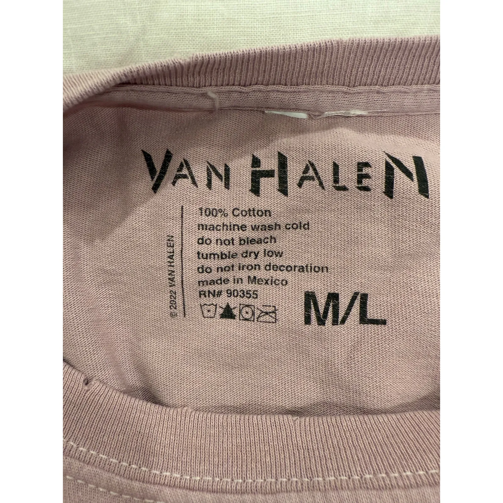 Van Halen Graphic 'Live 1982' Lion Tee Shirt Purple Women's Size Medium/Large - Image 7