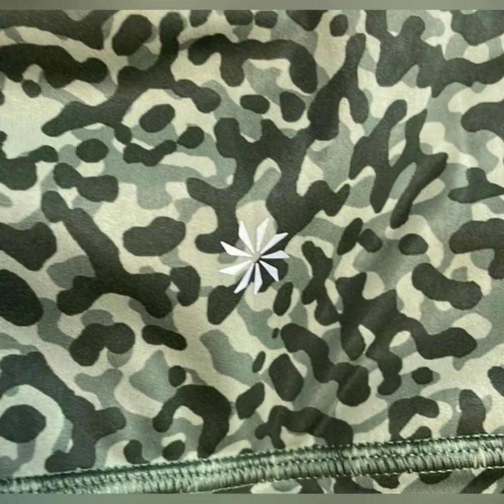 XXS Ultimate Stash II  7” Bike Shorts Pockets Leopard Olive Green NWT - Image 4