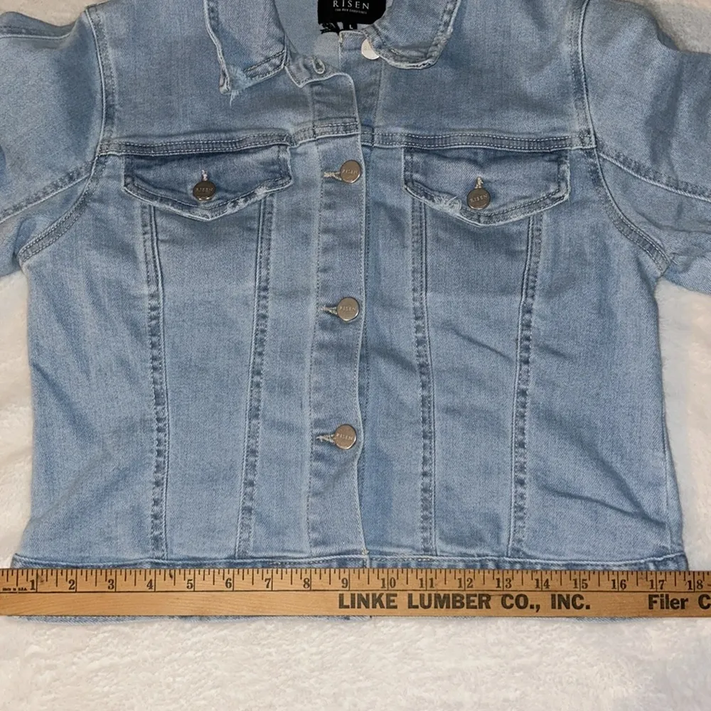 RISEN | LIGHT WASHED DISTRESSED JEAN JACKET | WOMENS SIZE LARGE | BUBBLE SLEEVE - Image 14
