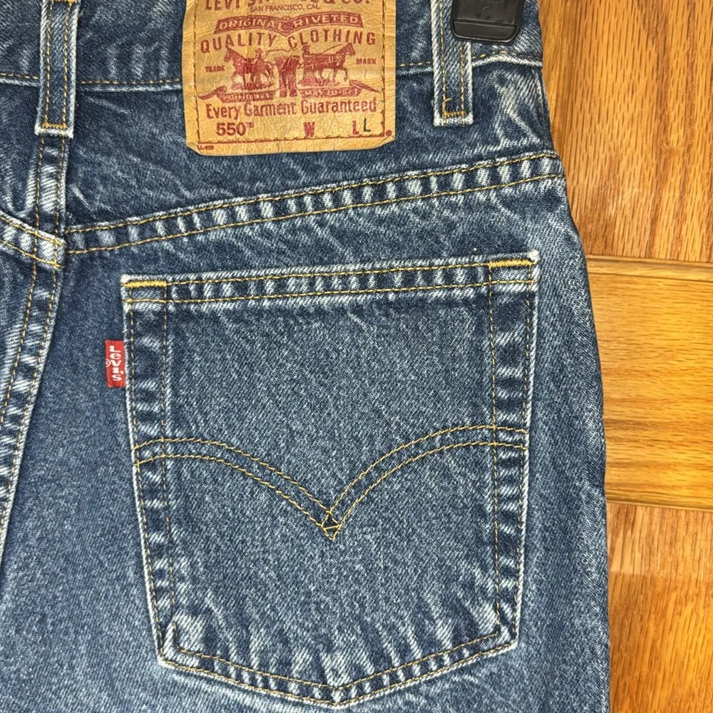 Levi’s 550 Medium Blue Wash Size 10 LONG - Image 3
