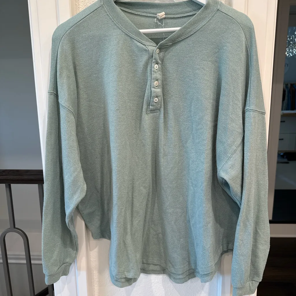 Wishlist Soft Brushed Henley Pullover Sweatshirt in Sage Green – Size Small - Image 2