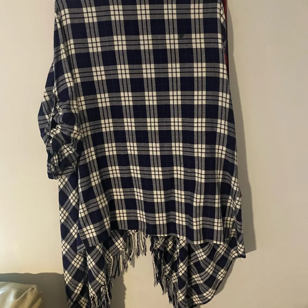 womens shacket medium Plaid Light Weight Fringe Adjustable Sleeves Size Medium - Image 3