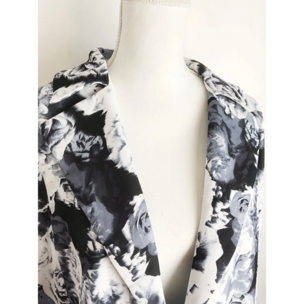 The Fifth Label • NWT Floral Walking Home Coat - Image 6