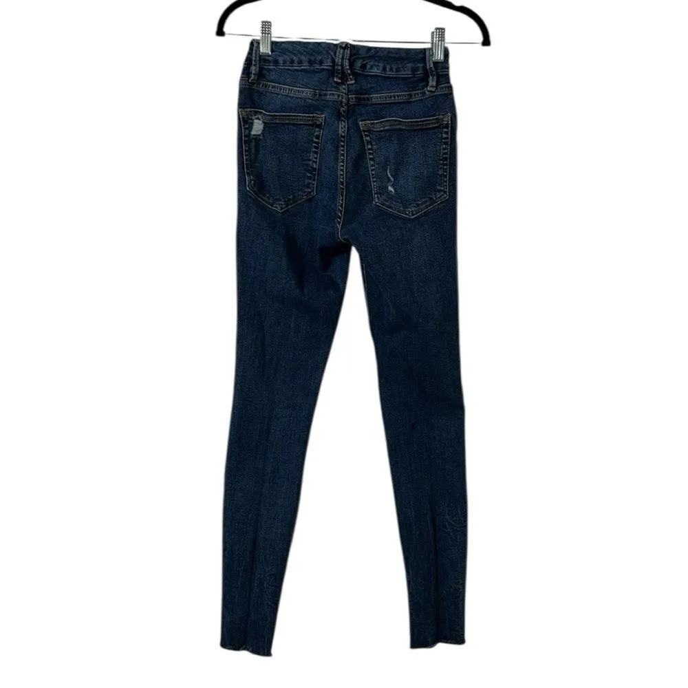Good American Good Legs Jagged Frayed Hem
Skinny Denim Jeans(Size 2/26) - Image 4